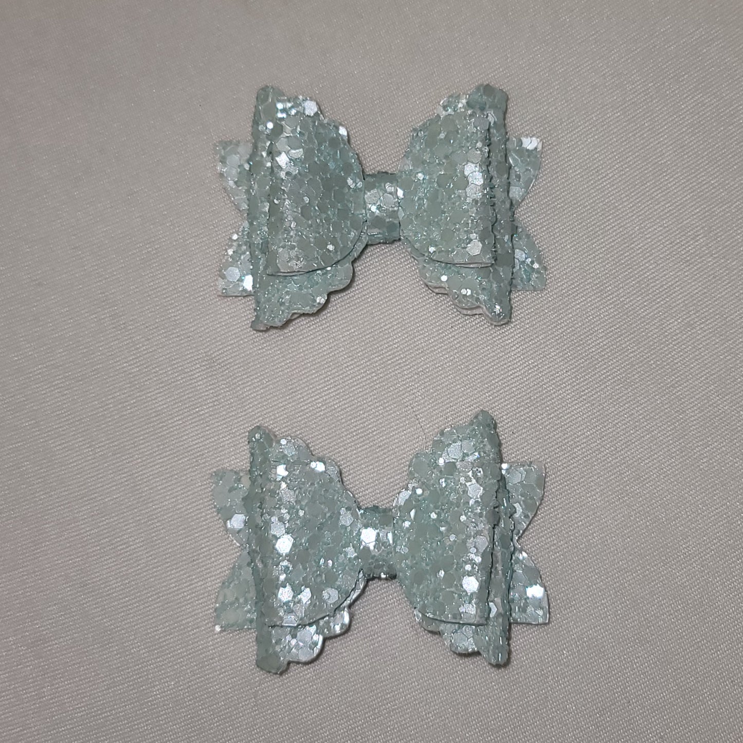Light Blue Glitter Piggy Bow Set