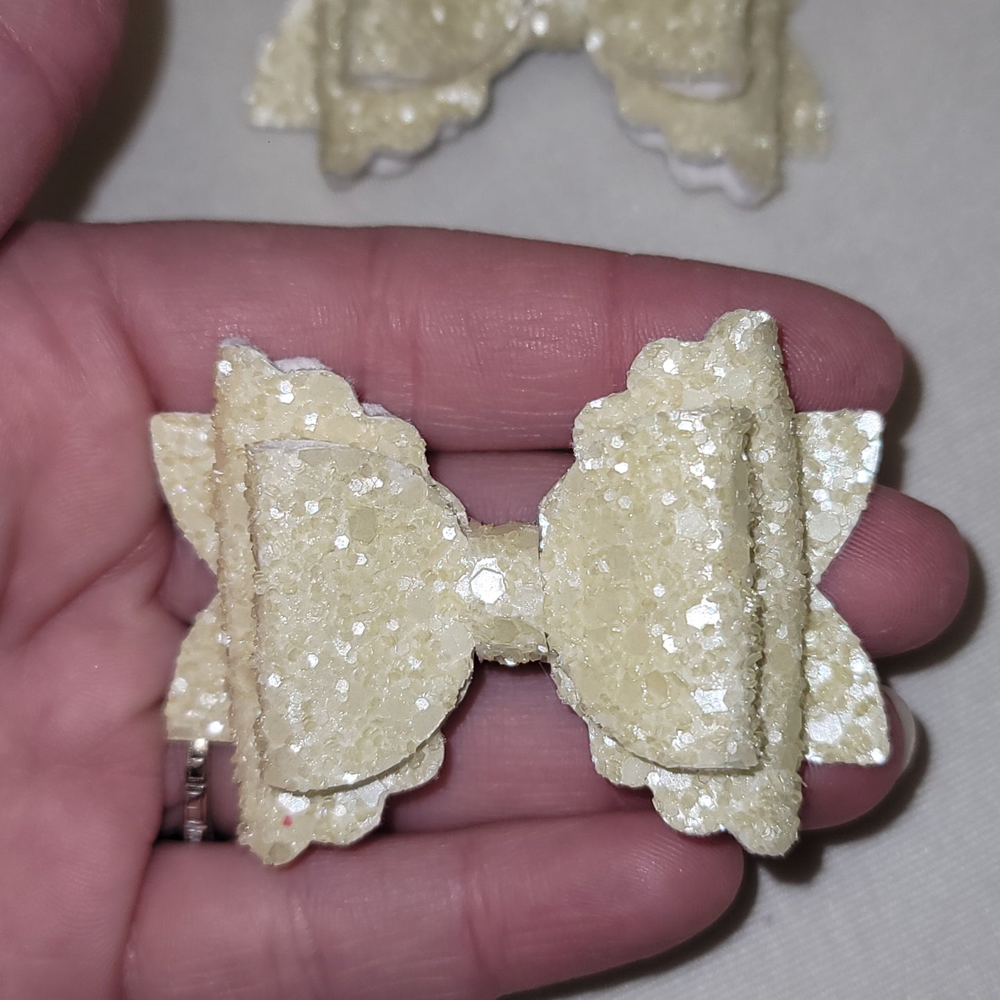 Cream Glitter Piggy Bow Set