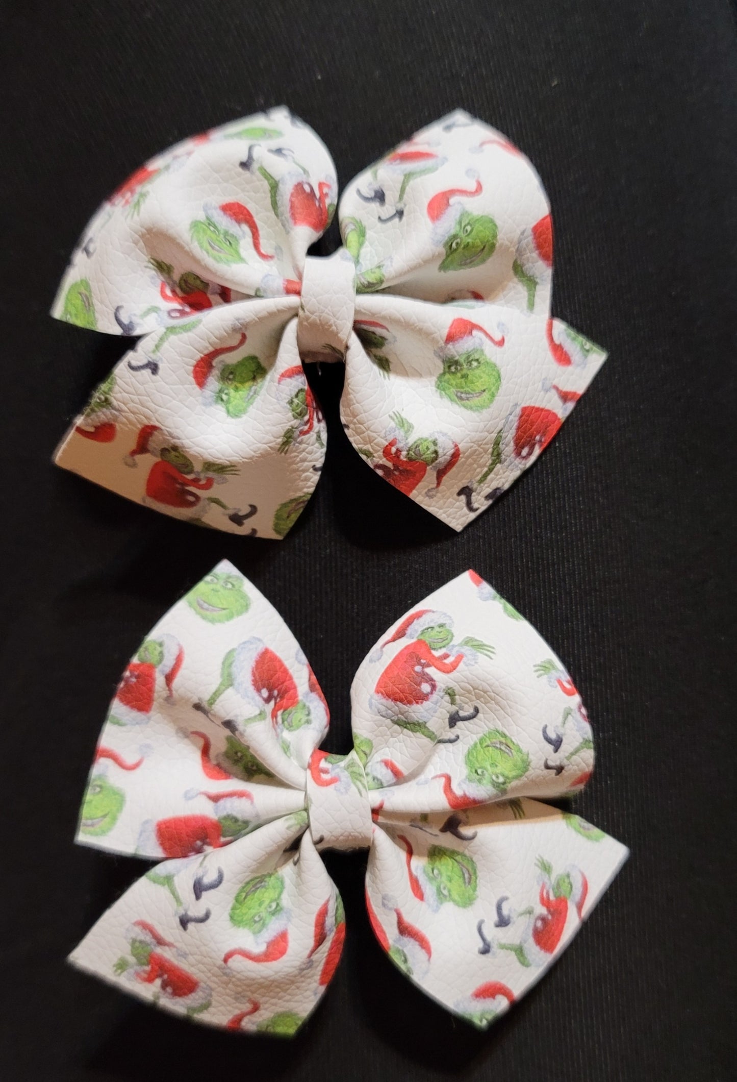 Grinch Cadance Bow Set
