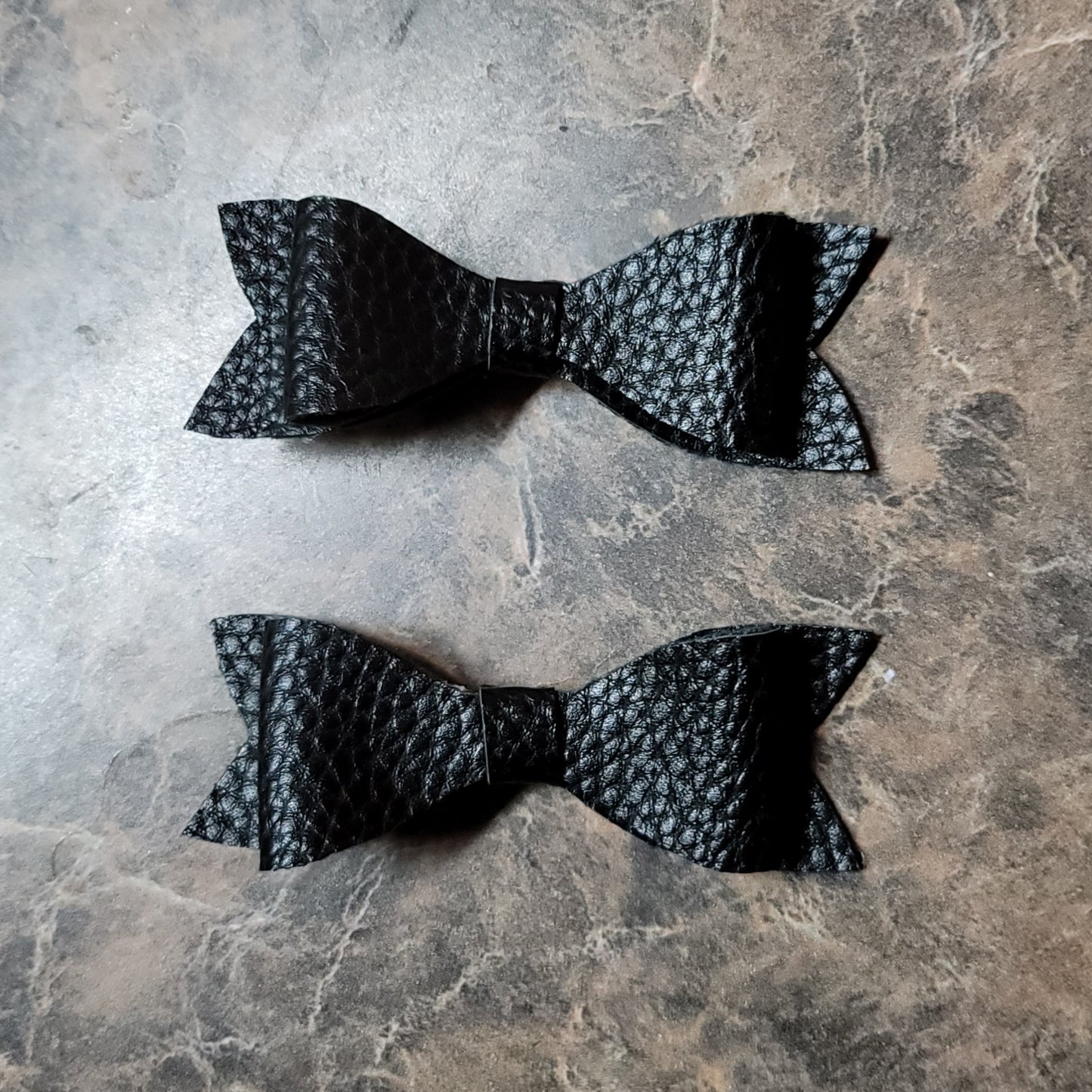 Black Textured Bow Set