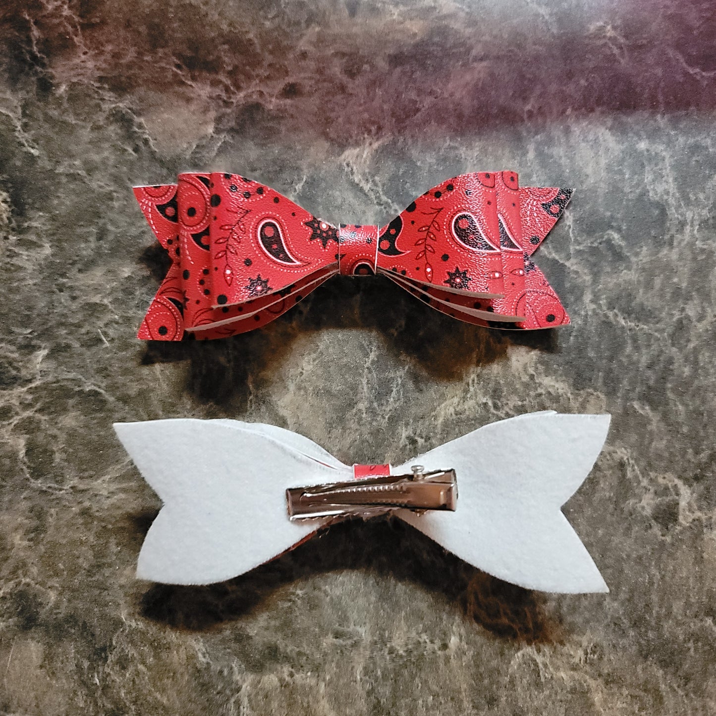 Red Paisley Bow Set