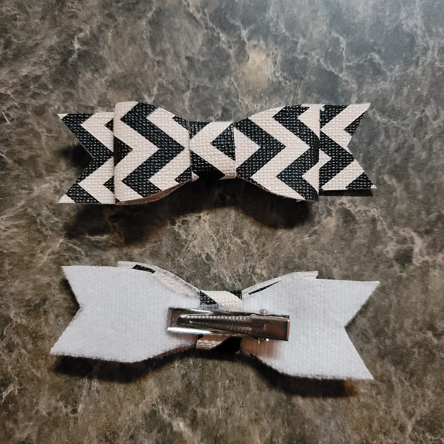 Black & Cream Chevron Bow Set