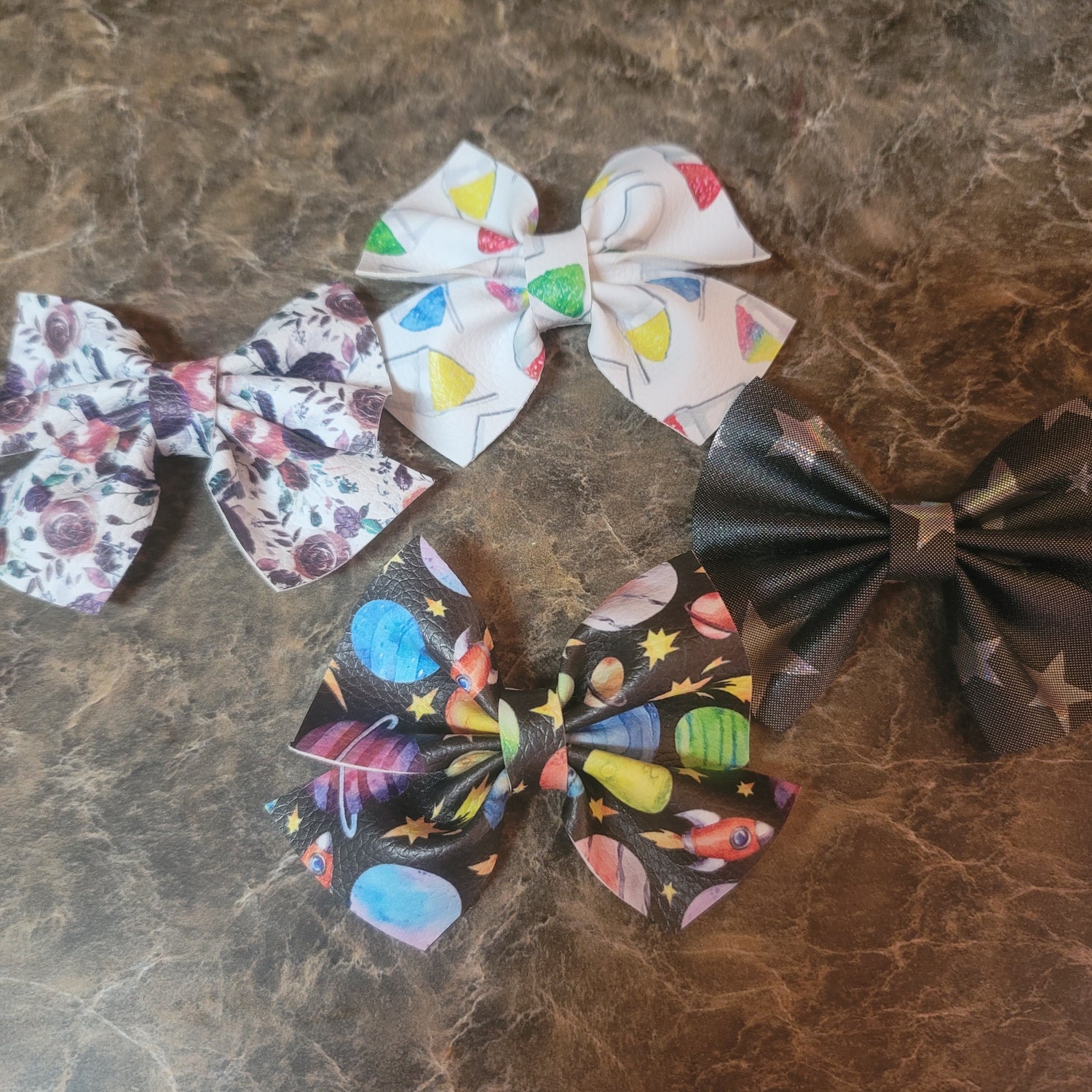 Medium Bow Singles