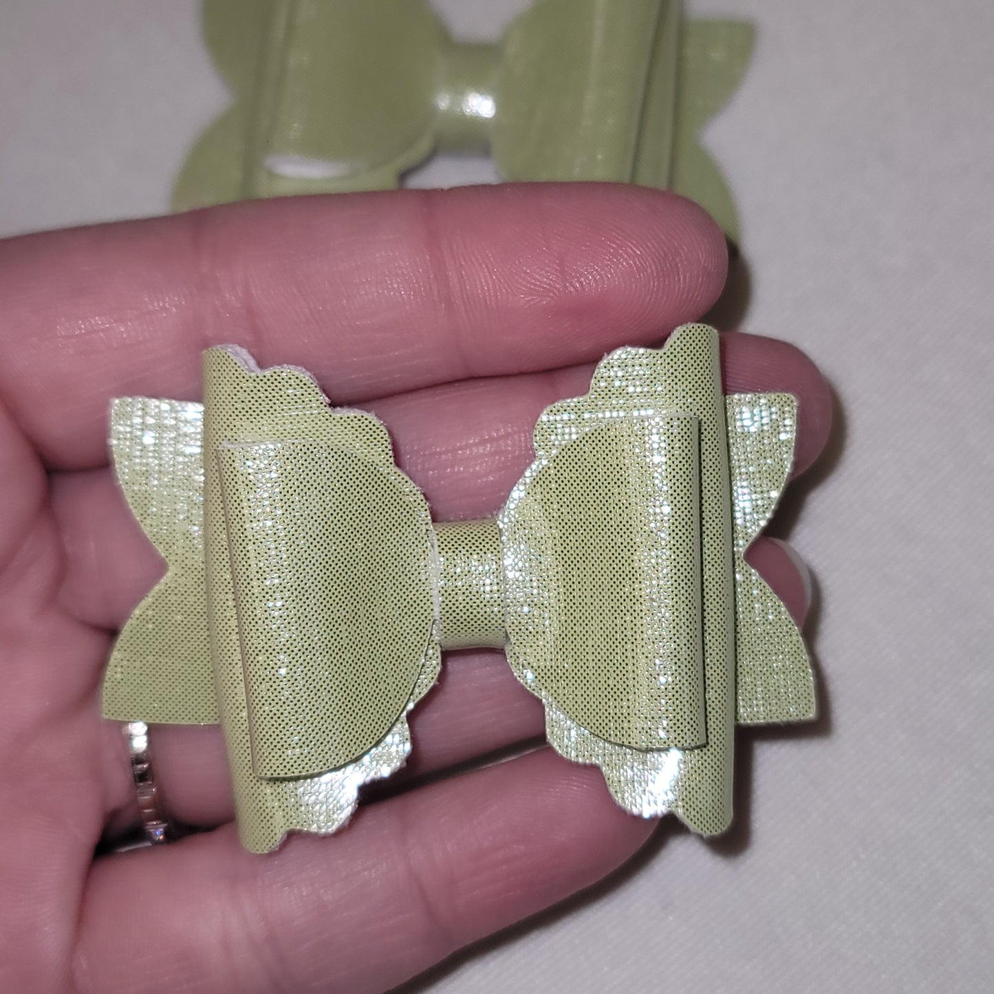 Light Green Shimmer Piggy Bow Set