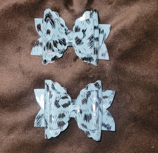 Light Blue & Silver Cheetah Print Piggy Bow Set