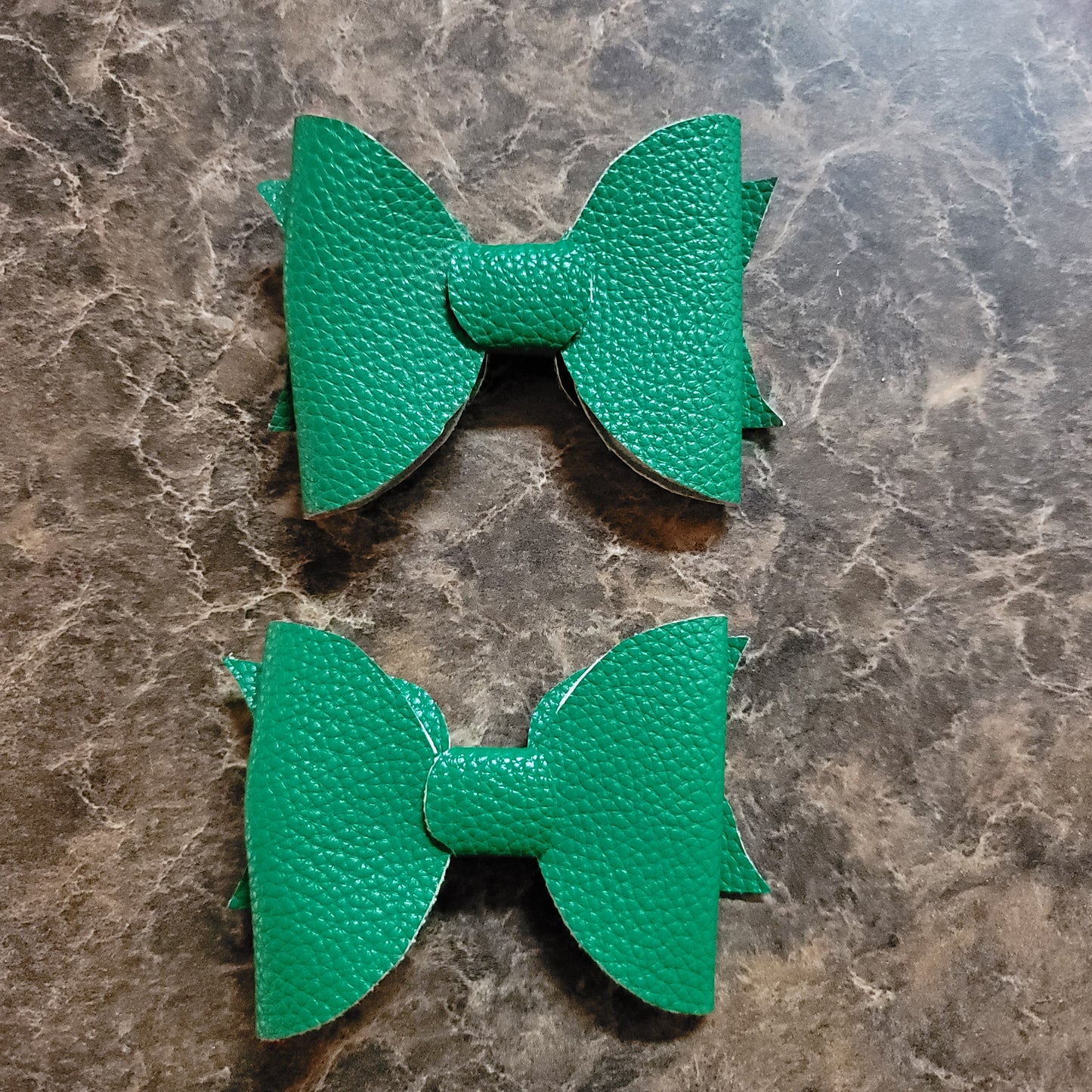Medium Green Textured Bow